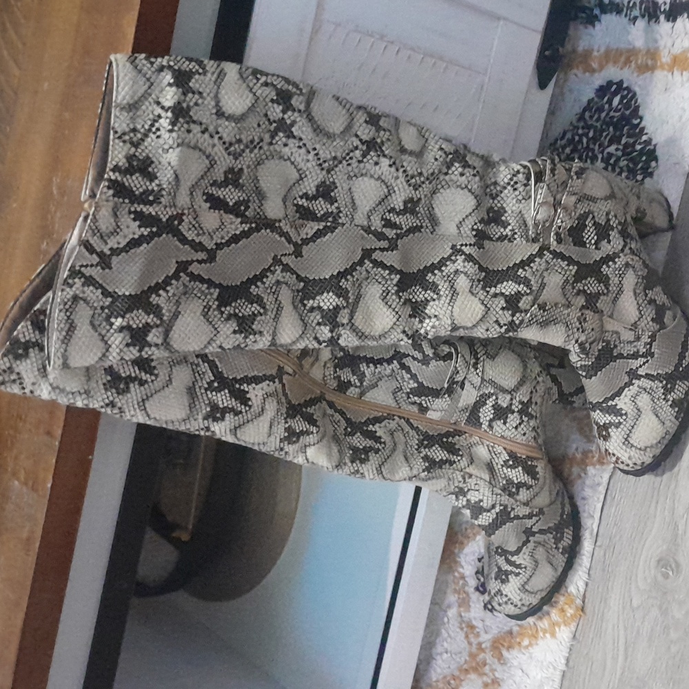Yiazzi Snake Print High Women's Boots
